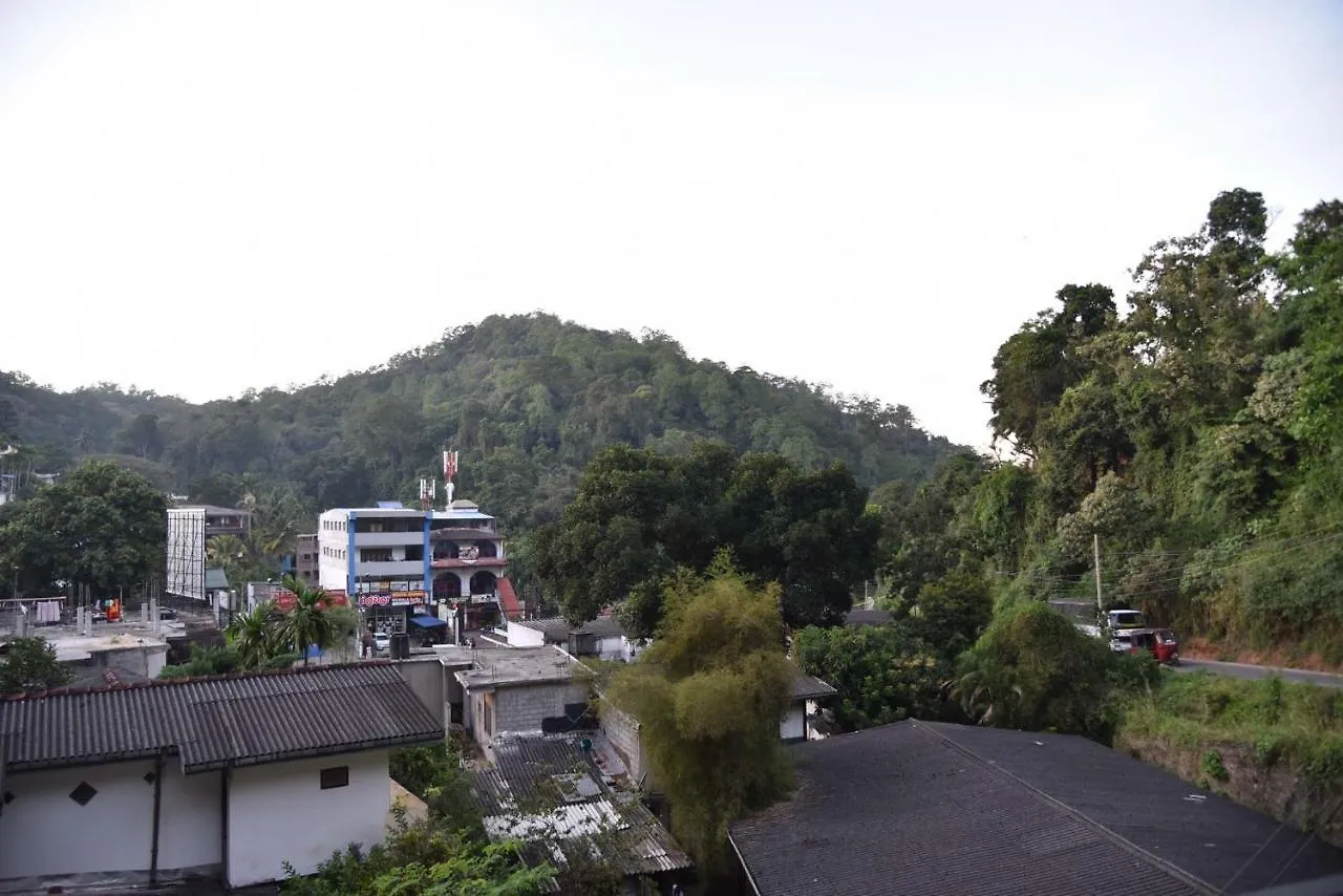 Lodge In 611 Kandy Hostel